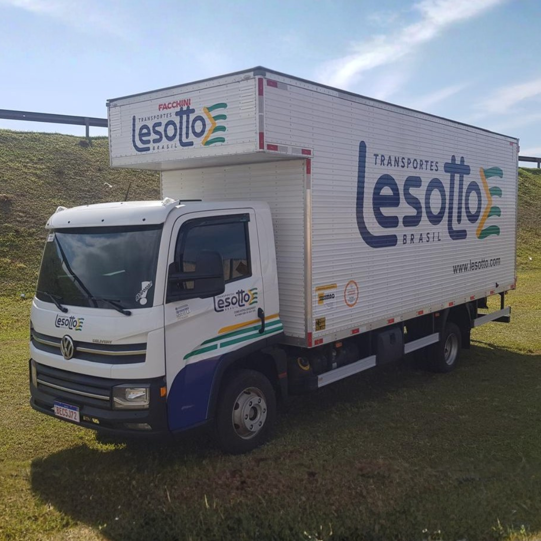 Caminhao leve Lesotto para distribuicao regional